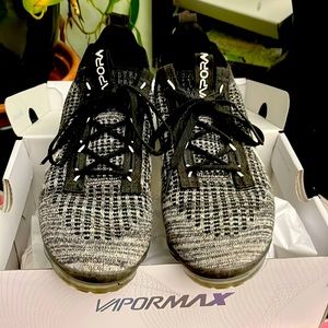 Naik vapor max in black women’s